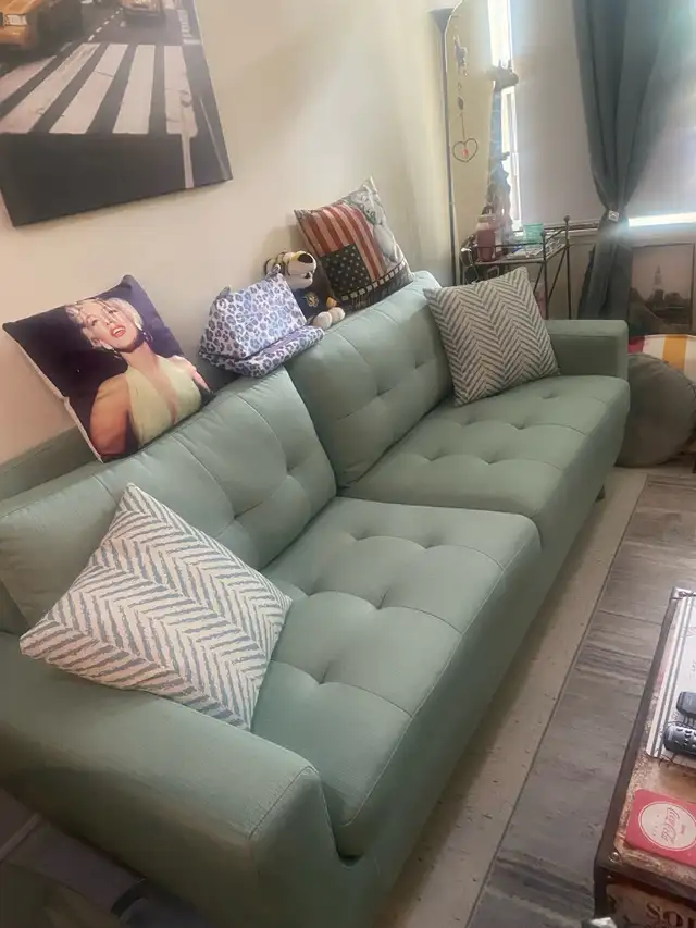 couch barely used like new  in Couches & Futons in Hamilton - Image 2