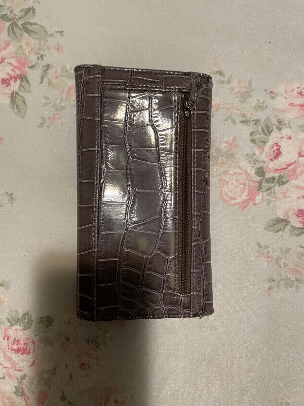 REDUCED NEW Guess wallet: 10 OBO in Women's - Bags & Wallets in Kingston - Image 2