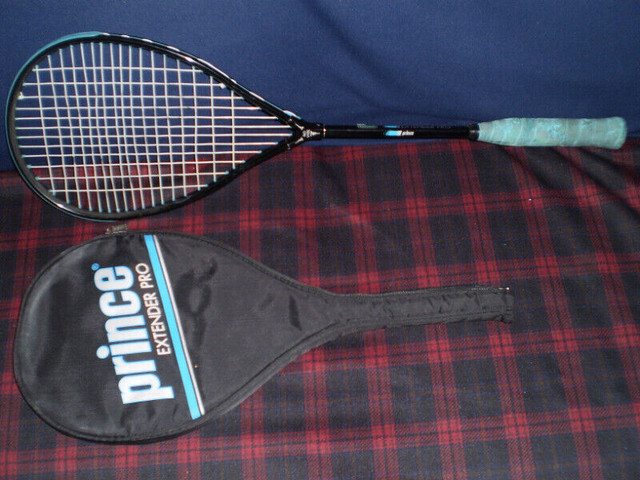 Spalding Competition Wood Tennis Racket and FREE BONUS in Tennis & Racquet in City of Toronto - Image 4