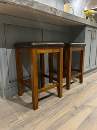 Set of 4 wood counter stools