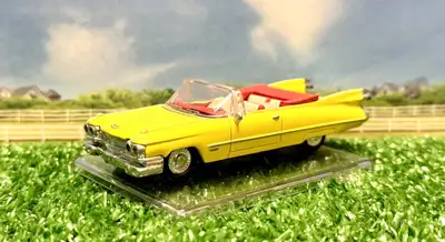 Modèle Sunnyside...De ma collection...Cadillac 1959 flambante neuve...Echelle 1:43...Jaune...Merci d...