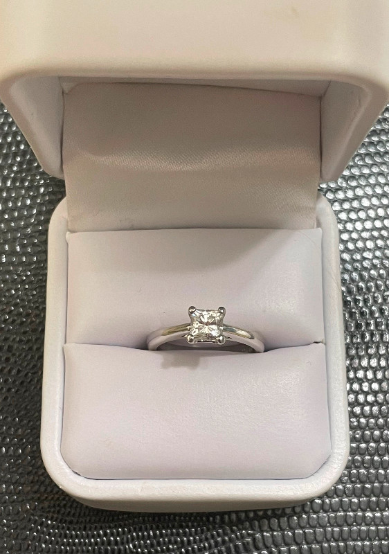 Gorgeous Princess Cut Engagement Ring in Jewellery & Watches in Kingston