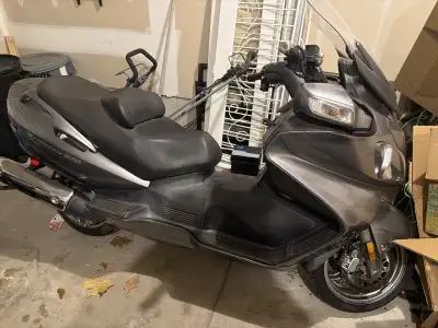 2009Suzuki Burgman 650 Executive Scooter - Mint Condition! Hey folks, selling my Suzuki Burgman 650...