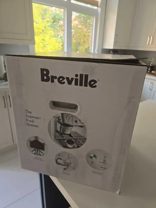 Breville Barista Express Impress- BES876SST in Coffee Makers in Mississauga / Peel Region - Image 7