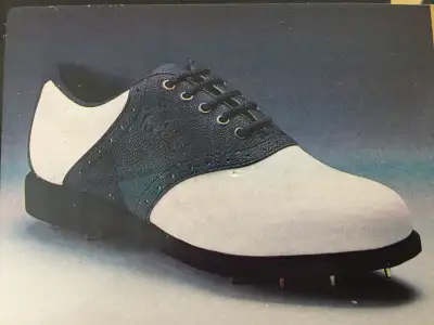 Très bon souliers de golf pour femme de marque FOOT-JOY grandeur 9 à peine utilisé