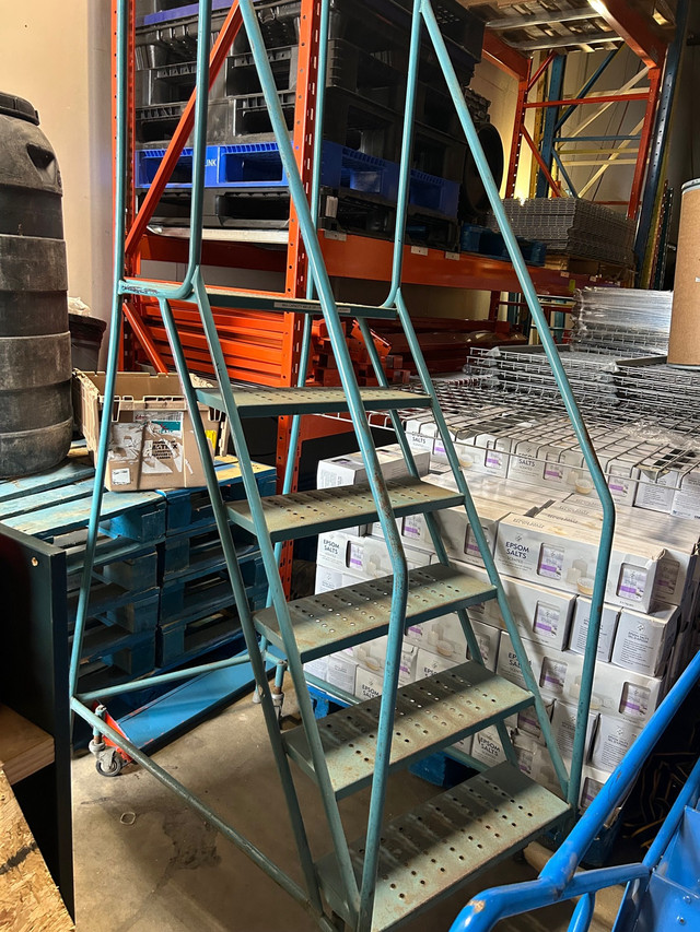 6-Step industrial ladder in Ladders & Scaffolding in Mississauga / Peel Region