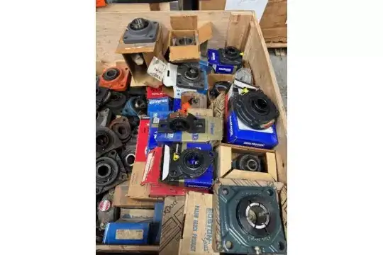 Lot of pillow block , bearing and flange in Other in Drummondville - Image 4