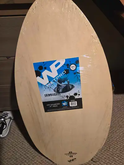 Get ready to ride the waves with this brand new Wet Pro skimboard, perfect for skimboarding enthusia...