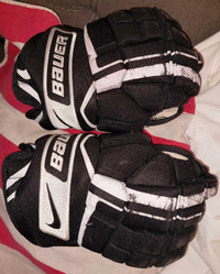 Nike/Bauer Senior Hockey Gloves!!!