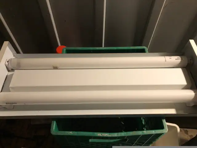 Florescent Light (Pickup Algonquin College / Centrepointe Area) in Indoor Lighting & Fans in Ottawa - Image 3