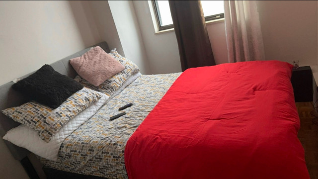 1 furnished bedroom in Room Rentals & Roommates in City of Toronto