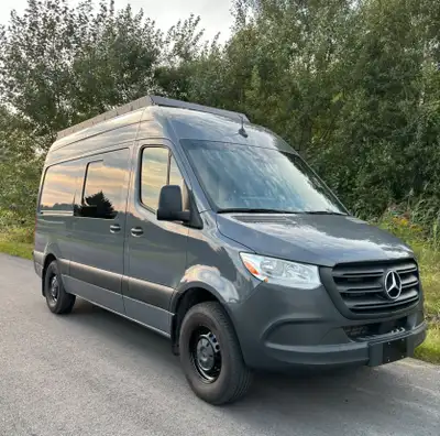 Bought in June 2023 - 54 000km 1 owner - Professional Conversion Roof Rack by Atlas in Aluminum + Th...