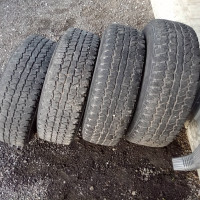 4 pneus 17 pouces,très bon état et 2 pneus d'hiver de 16 pouces