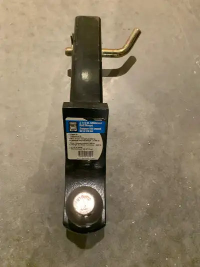 Only used a handful of times. 3 1/4 x 2” ball mount combo. See picture of sticker for specifics.