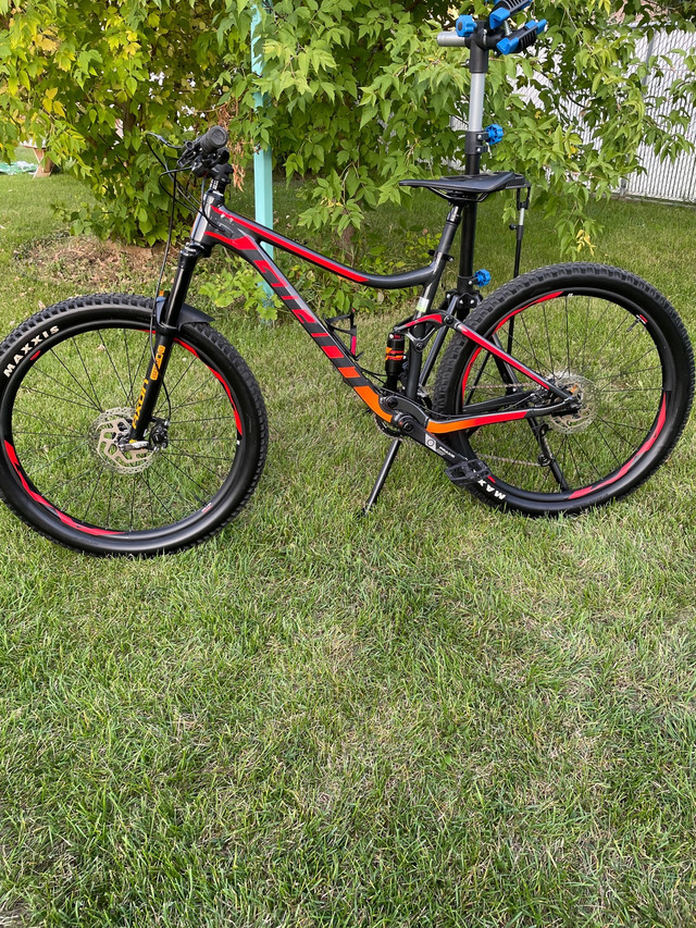 MINT 2019 GIANT STANCE 29” in Mountain in Regina - Image 2