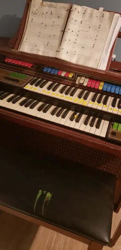 Piano à vendre in Pianos & Keyboards in Laval / North Shore - Image 3