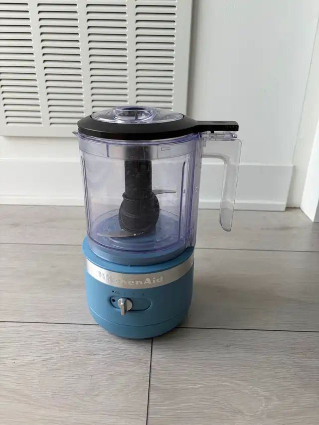 Moving out sale, kitchen aid appliances, study table, iron stand in Multi-item in Mississauga / Peel Region - Image 8