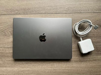 Macbook Pro M3 512GB + case