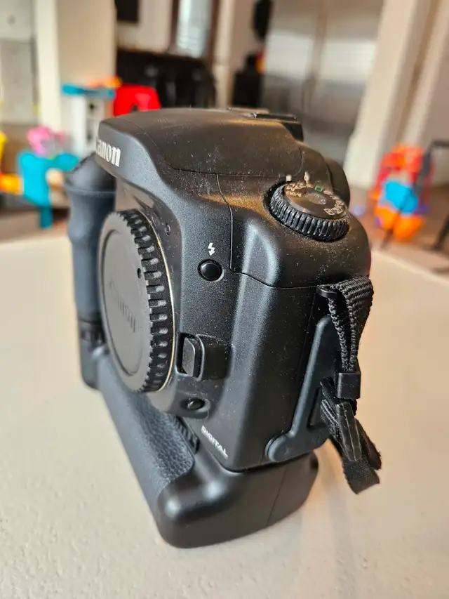 Canon EOS 10D Digital Camera Body & Canon BG-ED3 Battery Grip63793682818691121