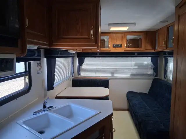 Nash 21 ft. Fifth Wheel Trailer in Travel Trailers & Campers in Delta/Surrey/Langley - Image 3
