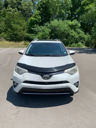 GREAT CONDITION 137,000KMs. Brought over recently from Nova Scotia when I moved. Barely seen any sal...