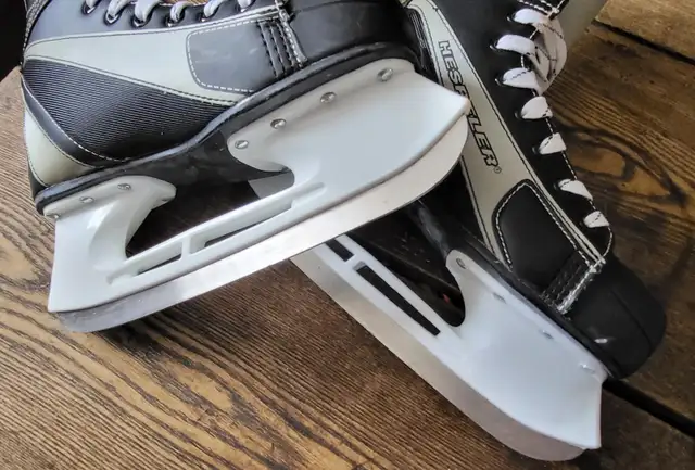 Mens size 8 Hockey Skates - street shoe size 9 - 9.5 in Hockey in St. Catharines - Image 3