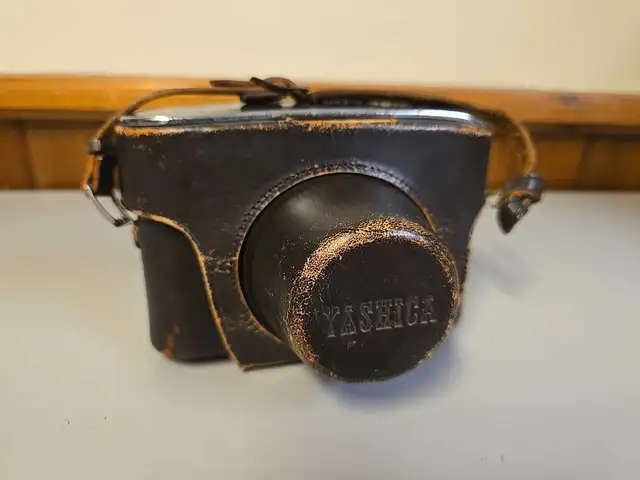 Yashica YK Camera 35mm Film Yashinon 1:2.8, f4.5cm Lens & case in Cameras & Camcorders in St. Catharines - Image 10