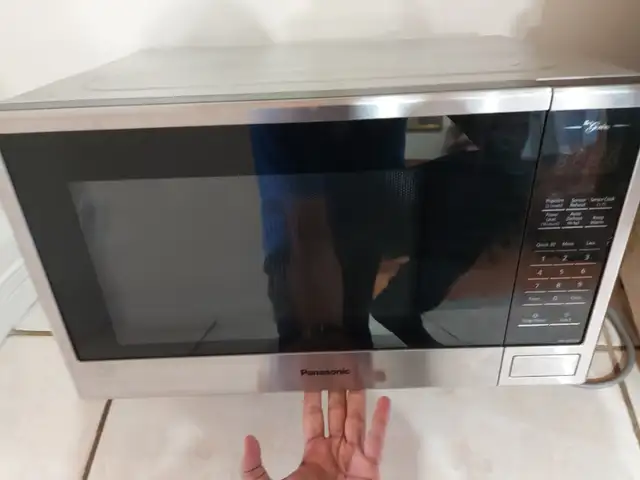 Brand New Microwave Oven in Microwaves & Cookers in Mississauga / Peel Region - Image 2