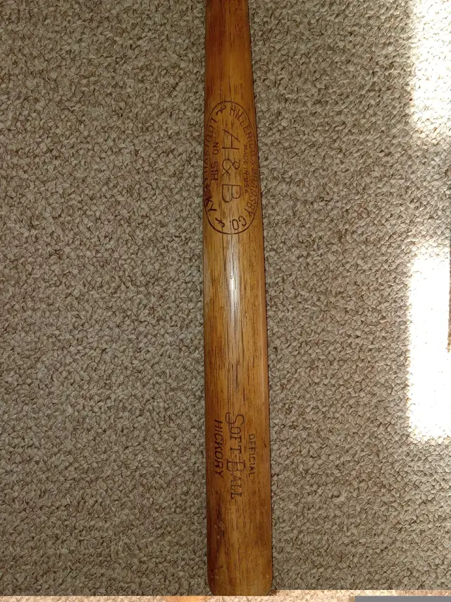 Vintage Louisville Hickory Softball Bat in Baseball & Softball in London - Image 3
