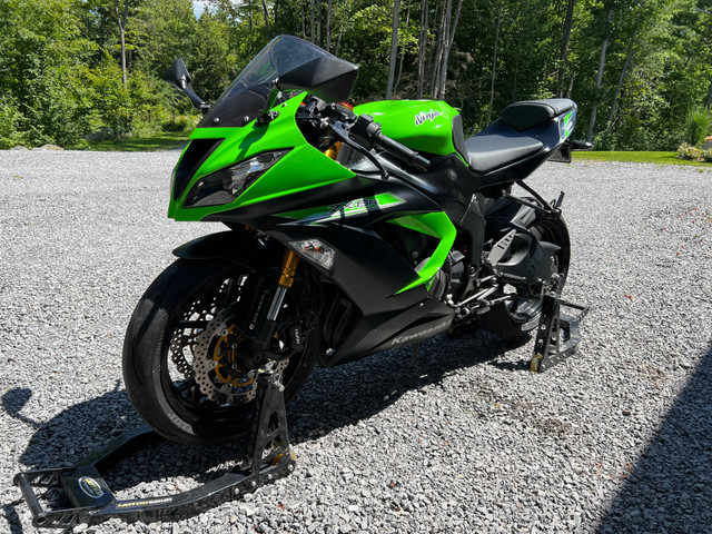 Kawasaki Ninja ZX-6R ABS in Sport Bikes in Ottawa - Image 3