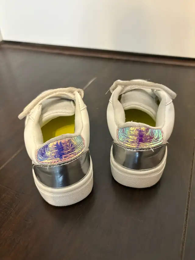 Kids Shoes (size 9) in Kids & Youth in London - Image 3