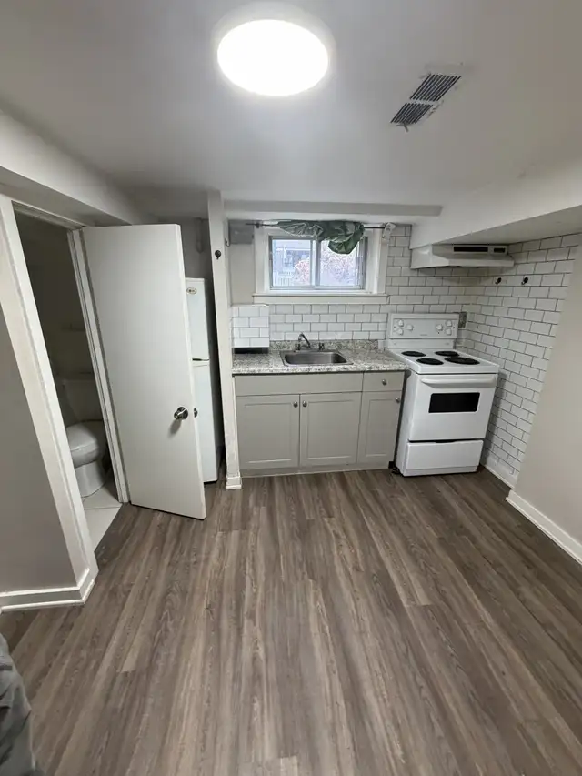 Bachelor Unit in Corso Italia  Immediately Available