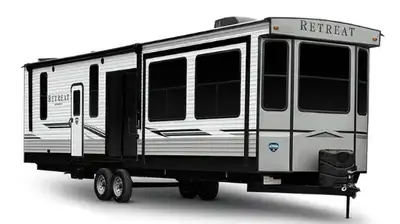 PRICE IMPROVED - DOWN $15,000 The 2021 Keystone Retreat is wonderful living space that is 40' long w...