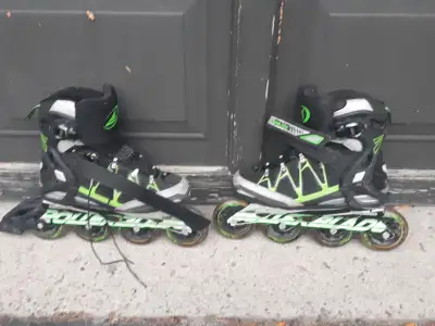 Size 8 Ignitor ST rollerblades. Put your beginners' skates behind and introduce your feet to a new l...