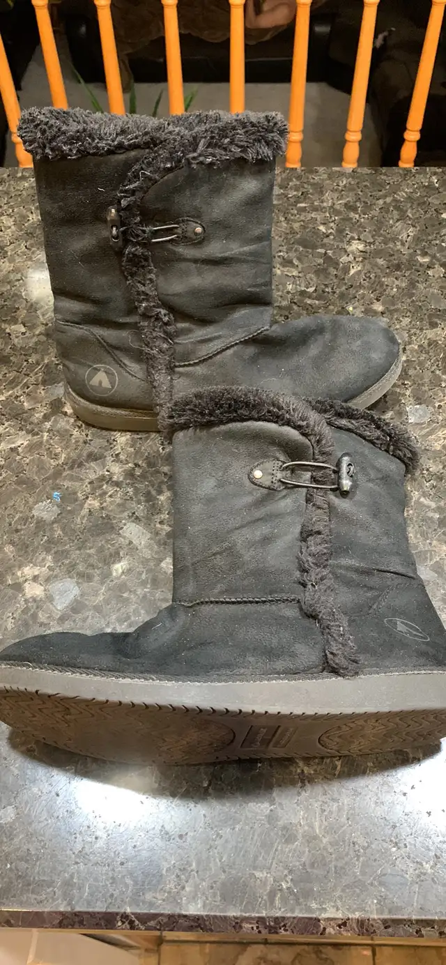 Airwalk womens winter boots in Women's - Shoes in Red Deer - Image 2