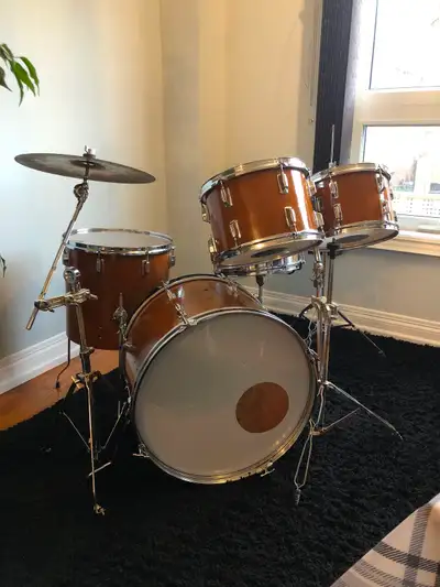 Vintage 5-piece drum set — butterscotch/wood grain, View more