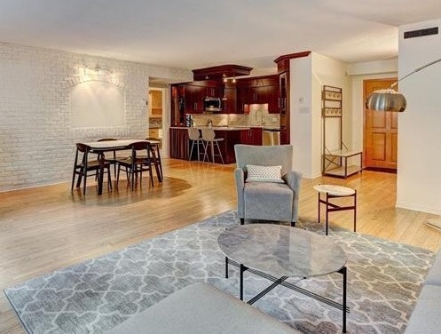 Ville Marie Downtown Private Suite — photo 2