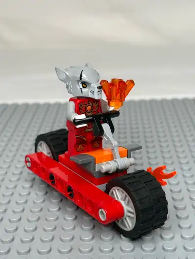 Complete Lego in EEUC. Baseplate, polybag, instructions and extra pieces not included. Porch pick up...