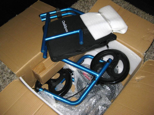 Oasis Space New Blue 3 Wheel Rollator Senior Mobility Walker in Health & Special Needs in Kitchener / Waterloo - Image 3