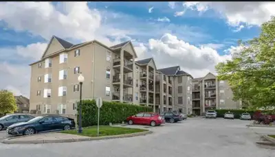 Burlington 2BR 2BA Condo – 1100Sqft - Balcony, Parking