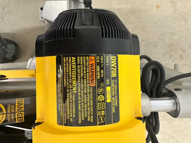 DEWALT..12” Sliding Compound Miter Saw in Power Tools in Mississauga / Peel Region - Image 5