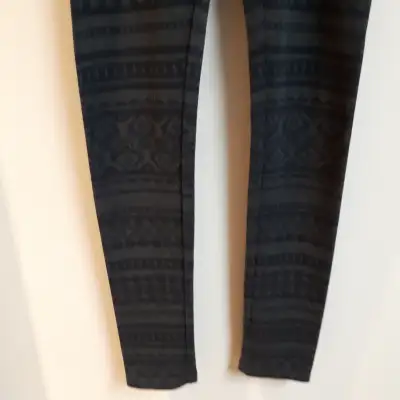 PANTALON LEGING GRIS+NOIR TAILLE 22"EXTENSIBLE JEUNESSE: $10.00, View more