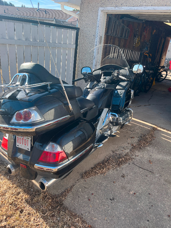 2010 Honda Gold wing for sale in Touring in Edmonton - Image 4