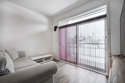 SUPERBE condo à louer : une chambre + un grand espace polyvalent pouvant servir d’une deuxième chamb...