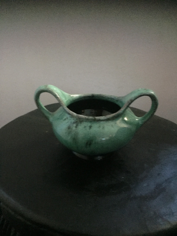 Vintage Vase pot plante avec poignet, Blue Mountain Pottery dans Art et objets de collection  à Ville de Montréal
