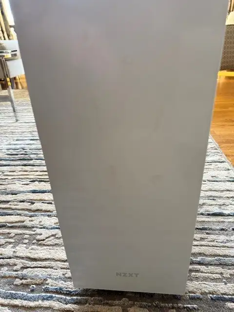 White Computer, White 32 " Curved Monitor in Desktop Computers in Edmonton - Image 3