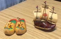 Sabots et bâteau sabot  à voile  miniature hollandais