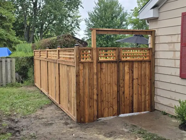 Edmonton Fence Repair and Build in Fence, Deck, Railing & Siding in Edmonton - Image 4
