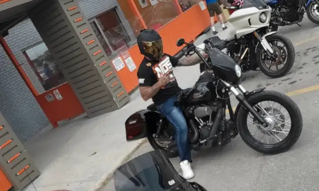 2013 Harley Davidson Dyna Street Bob in Street, Cruisers & Choppers in Winnipeg - Image 2