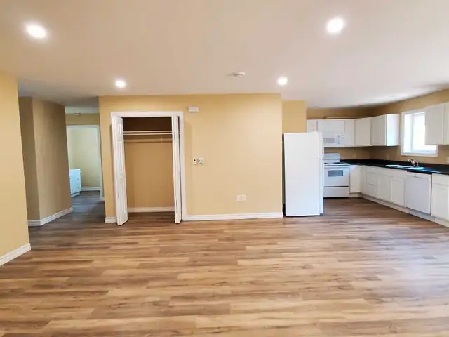 2 bed 1 bath semi63860084735363122